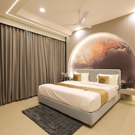 The Meera Hotel Уджайн Екстериор снимка