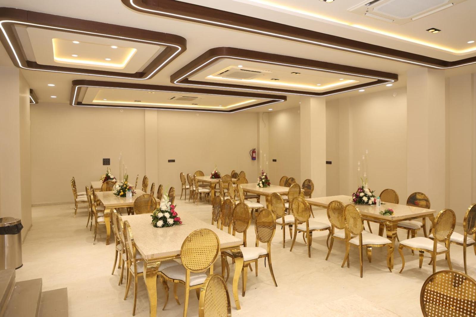 The Meera Hotel Уджайн Екстериор снимка