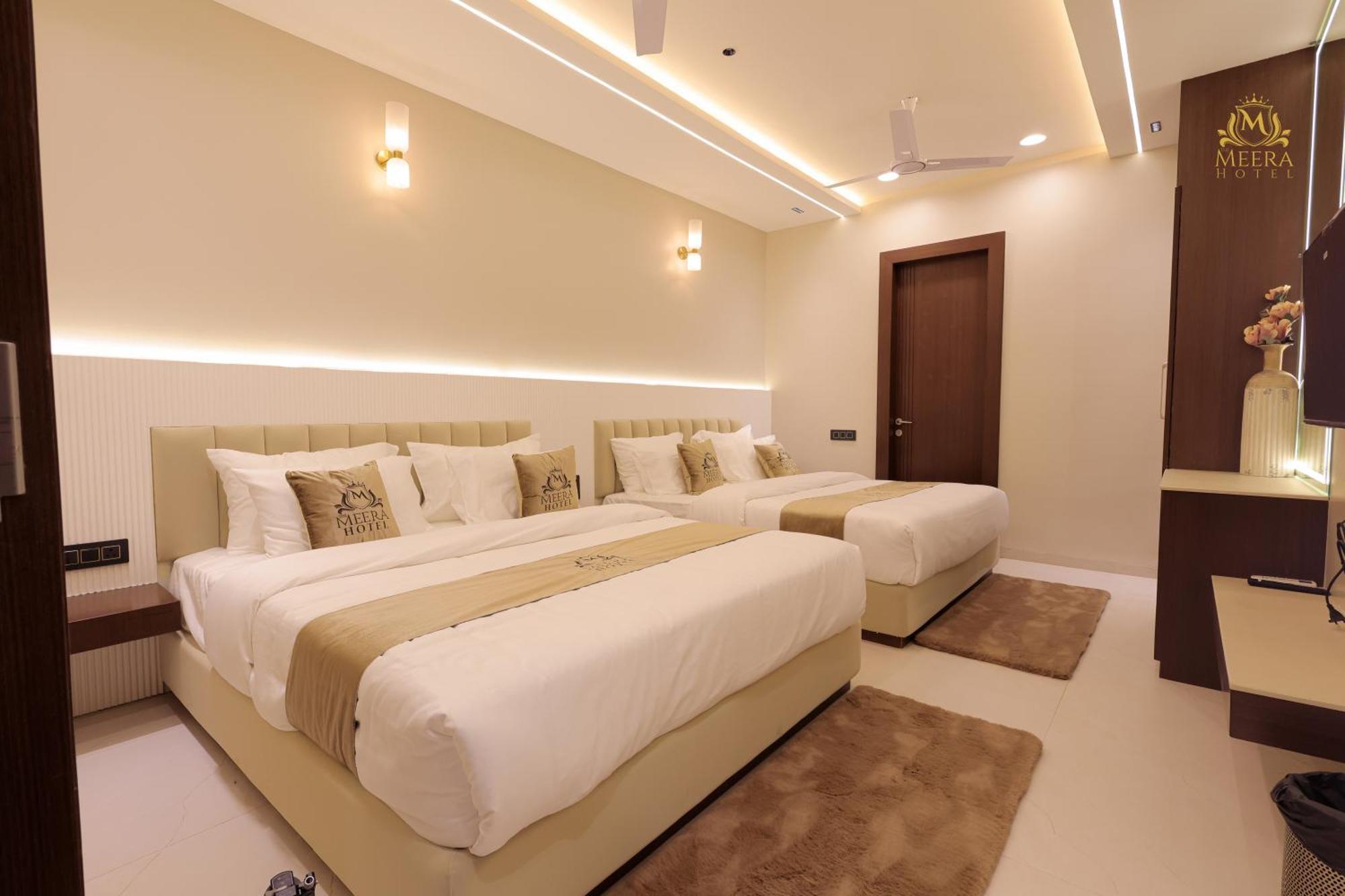 The Meera Hotel Уджайн Екстериор снимка