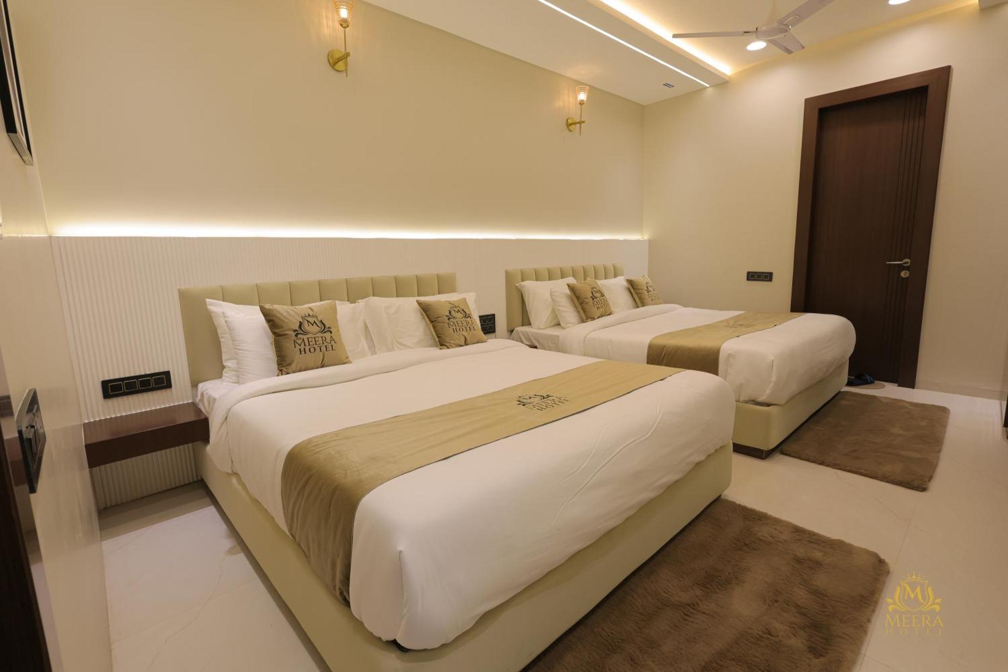 The Meera Hotel Уджайн Екстериор снимка