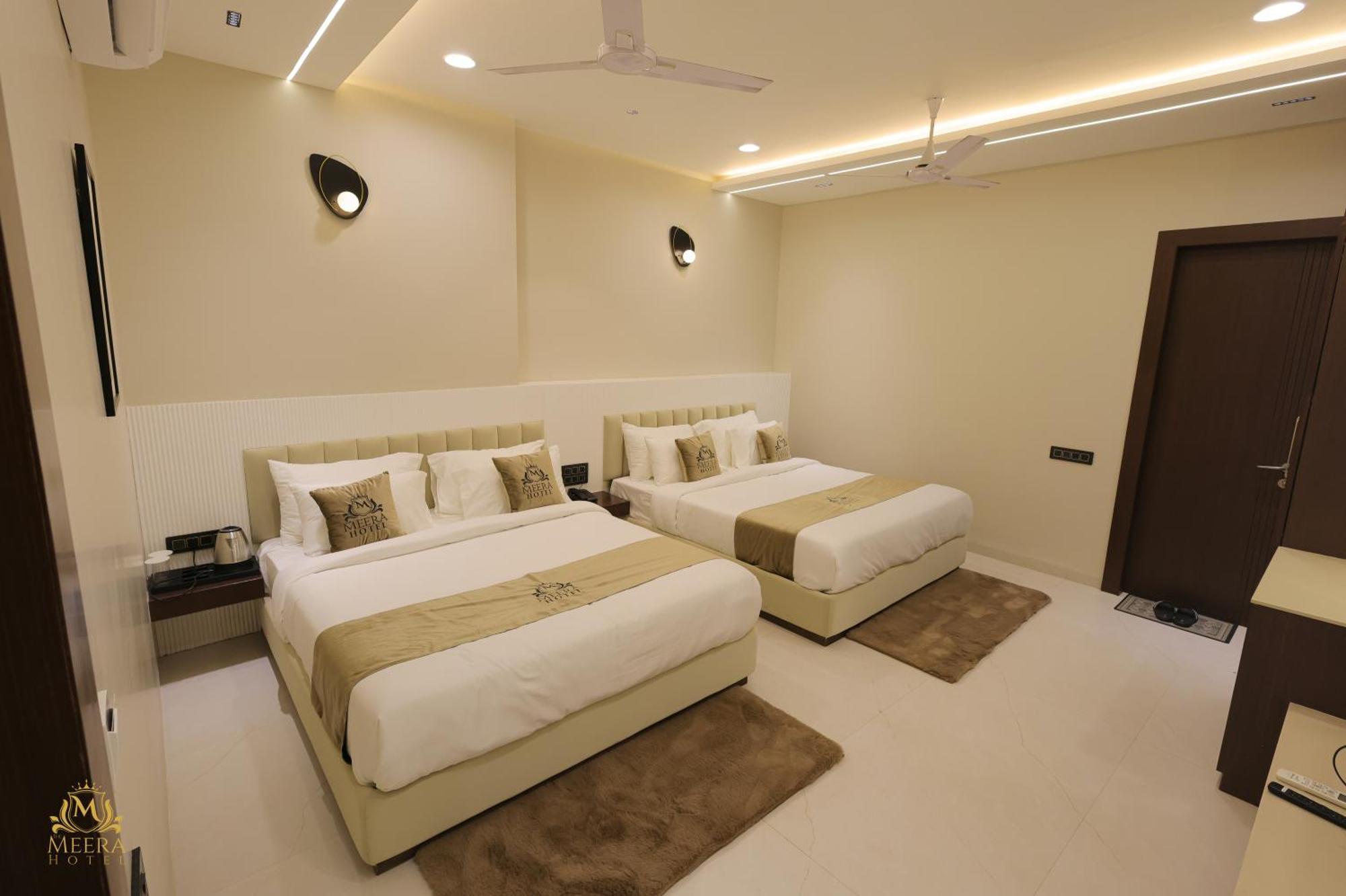The Meera Hotel Уджайн Екстериор снимка