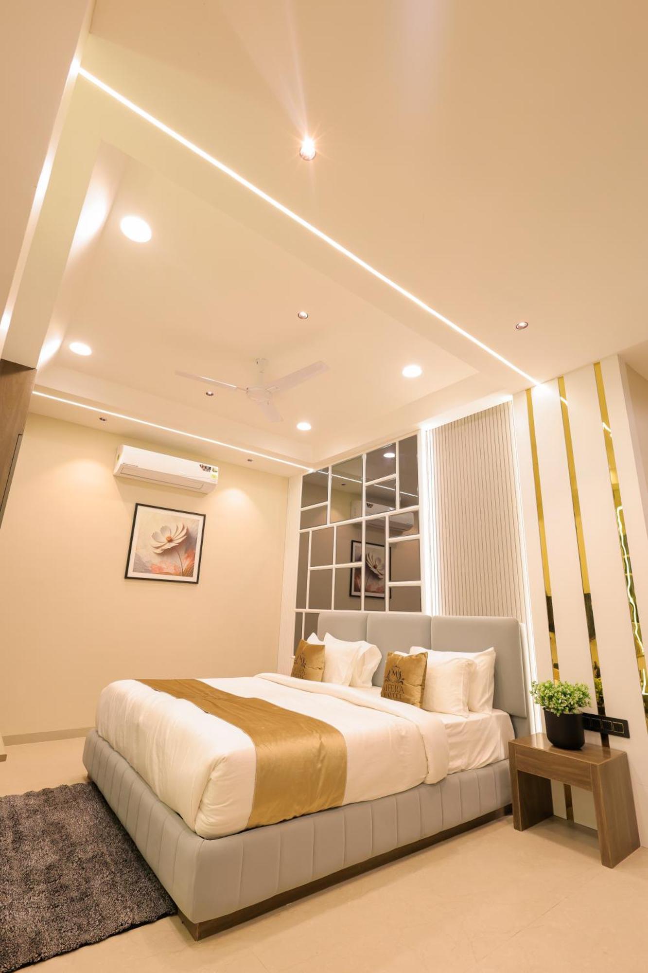 The Meera Hotel Уджайн Екстериор снимка