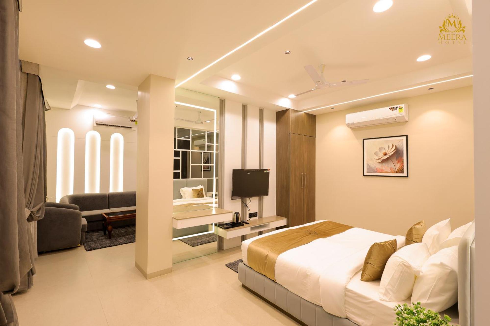 The Meera Hotel Уджайн Екстериор снимка