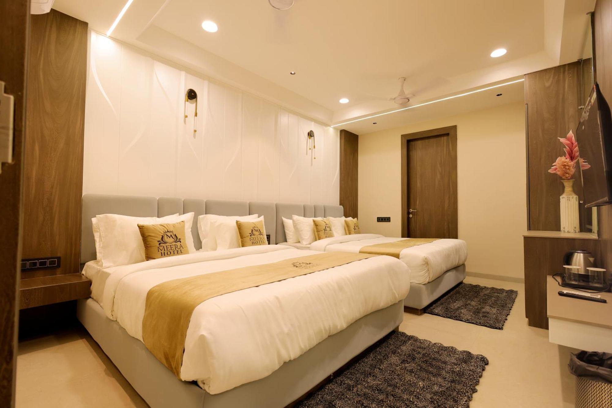 The Meera Hotel Уджайн Екстериор снимка