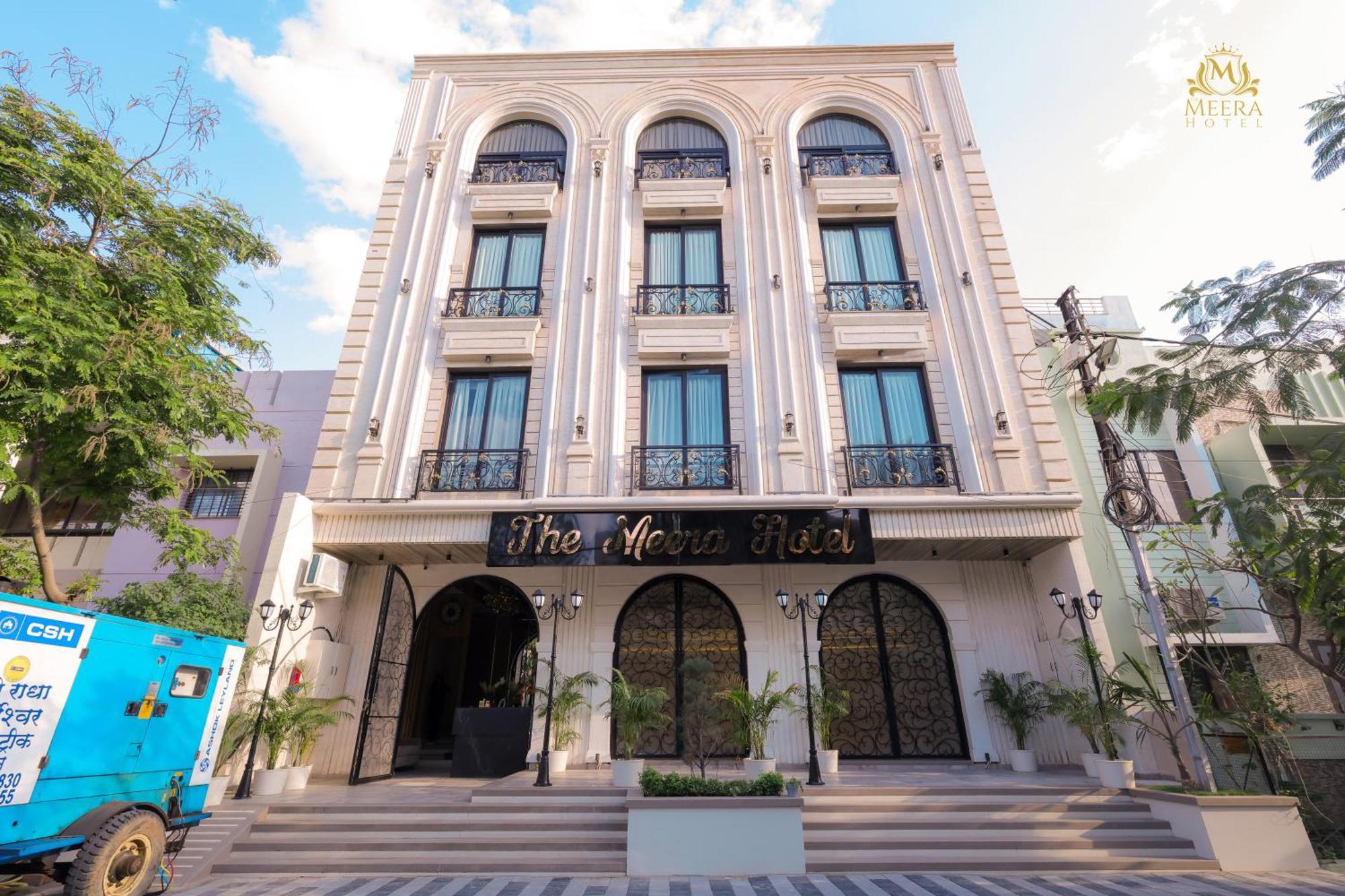 The Meera Hotel Уджайн Екстериор снимка