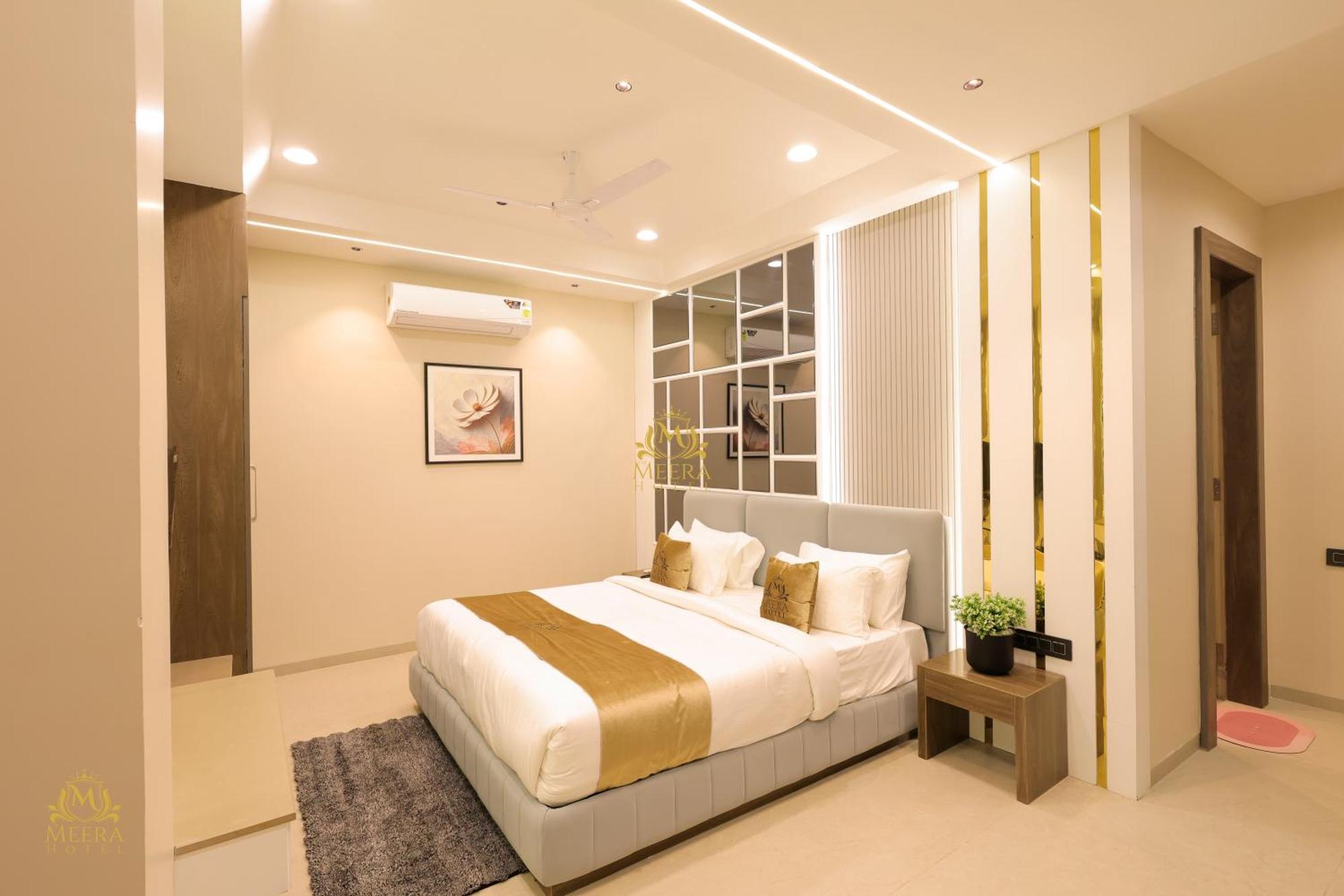 The Meera Hotel Уджайн Екстериор снимка
