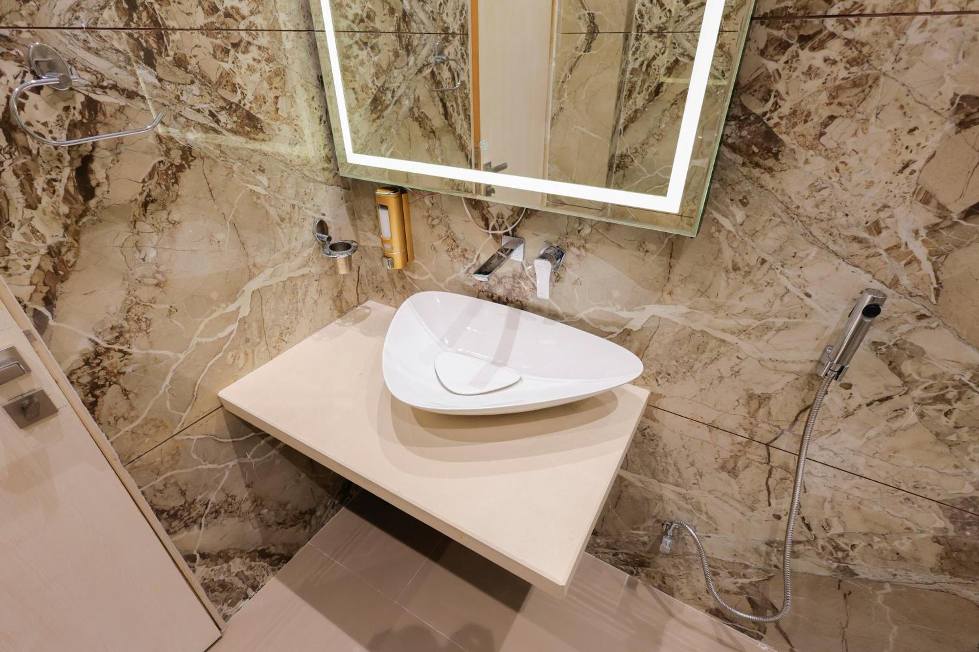The Meera Hotel Уджайн Екстериор снимка