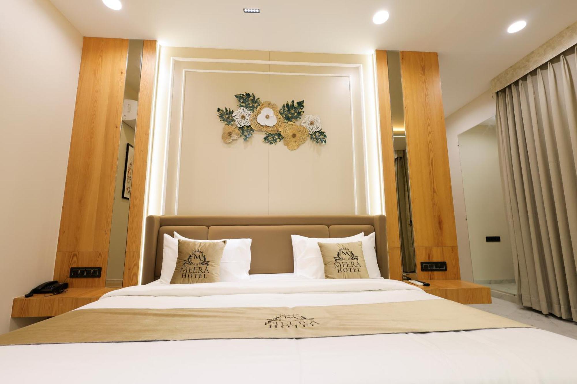 The Meera Hotel Уджайн Екстериор снимка