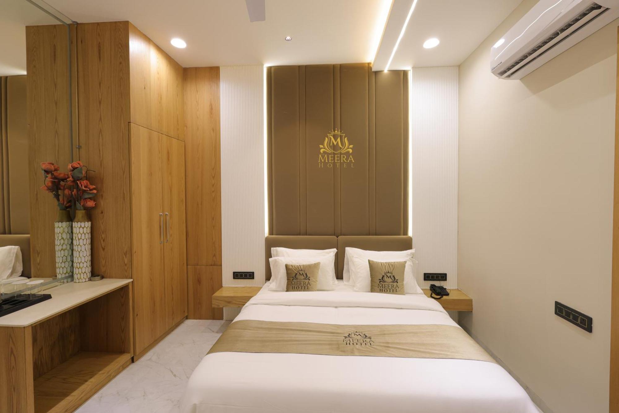The Meera Hotel Уджайн Екстериор снимка