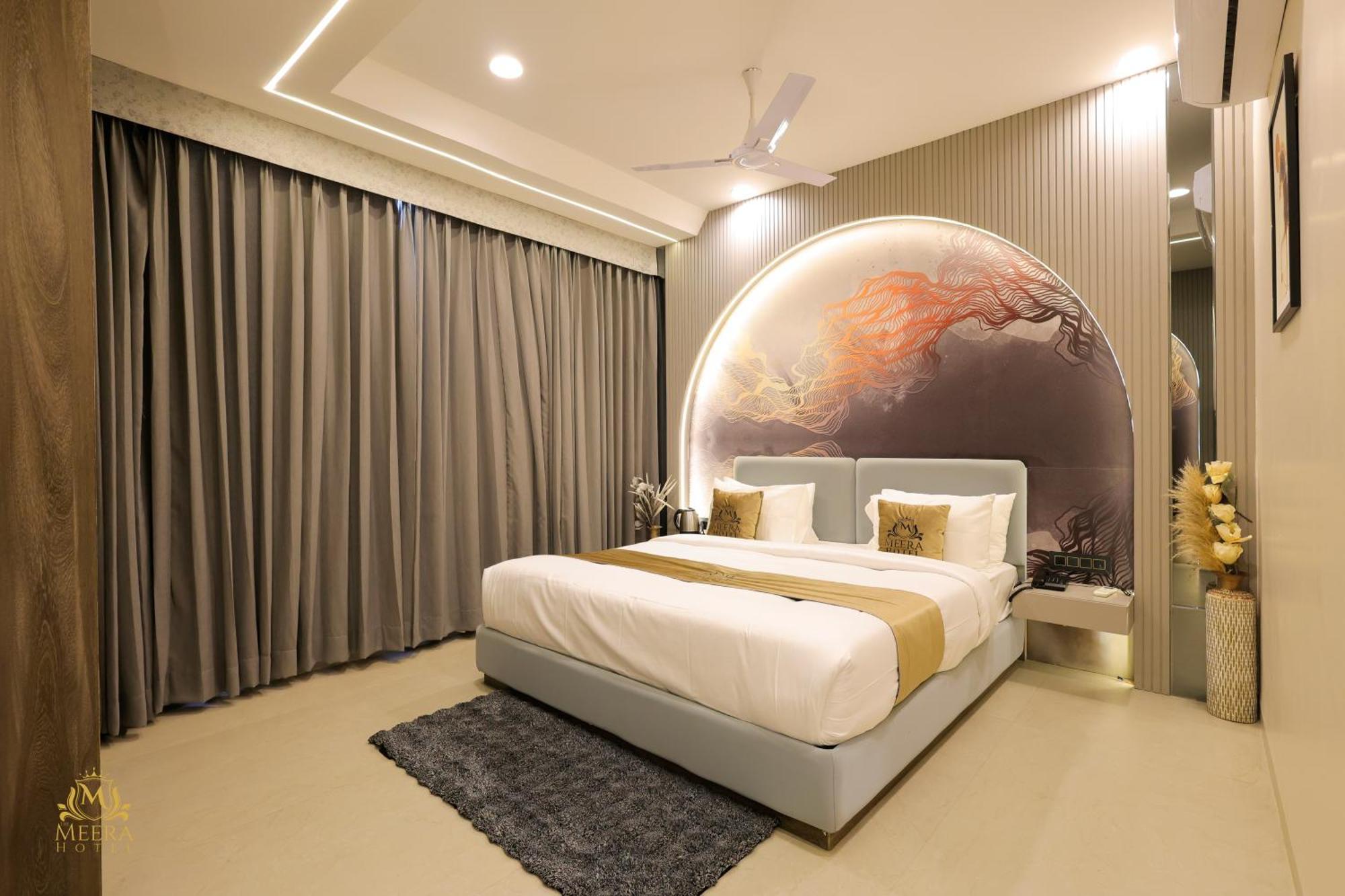 The Meera Hotel Уджайн Екстериор снимка