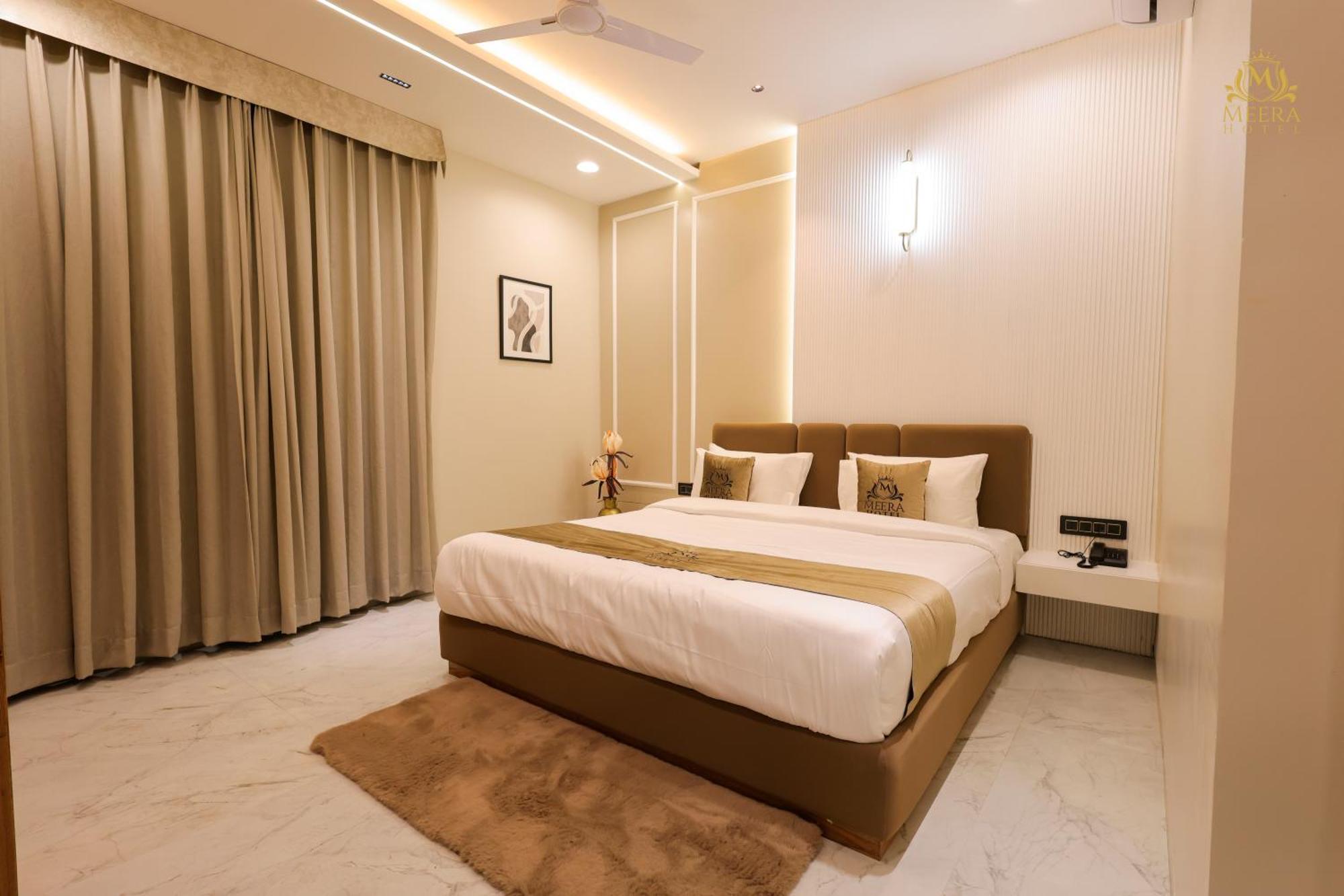 The Meera Hotel Уджайн Екстериор снимка