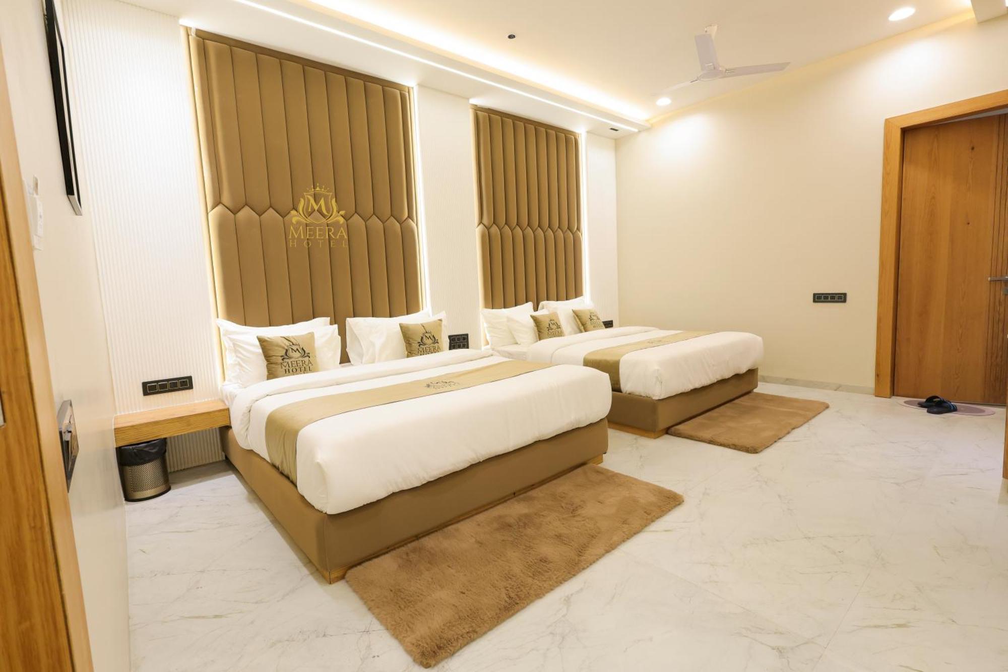 The Meera Hotel Уджайн Екстериор снимка